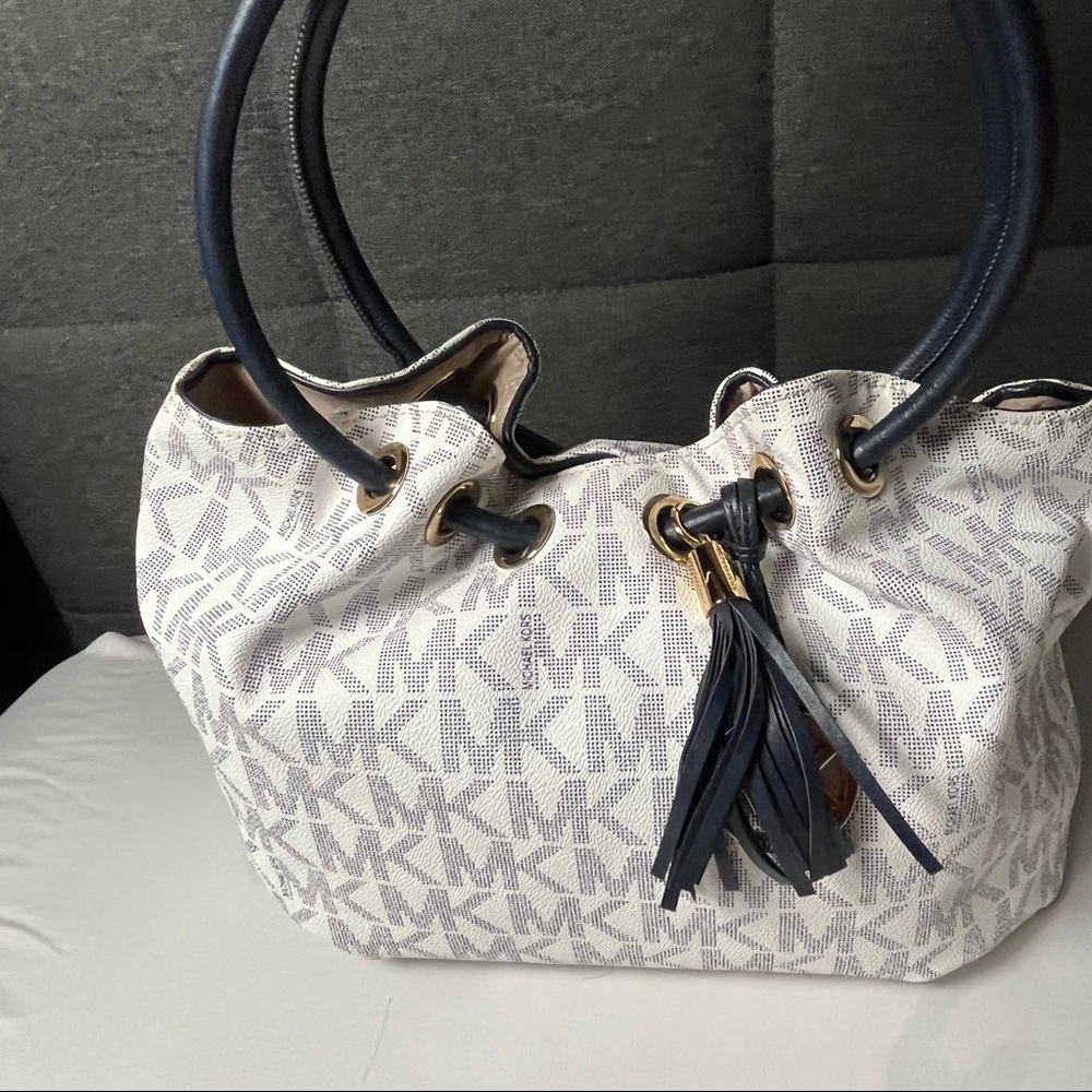 Micheal Kors White Bag